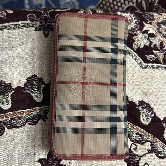 Authentic Burberry Nova Check round zipper purse canvas used - Picture 3 of 6